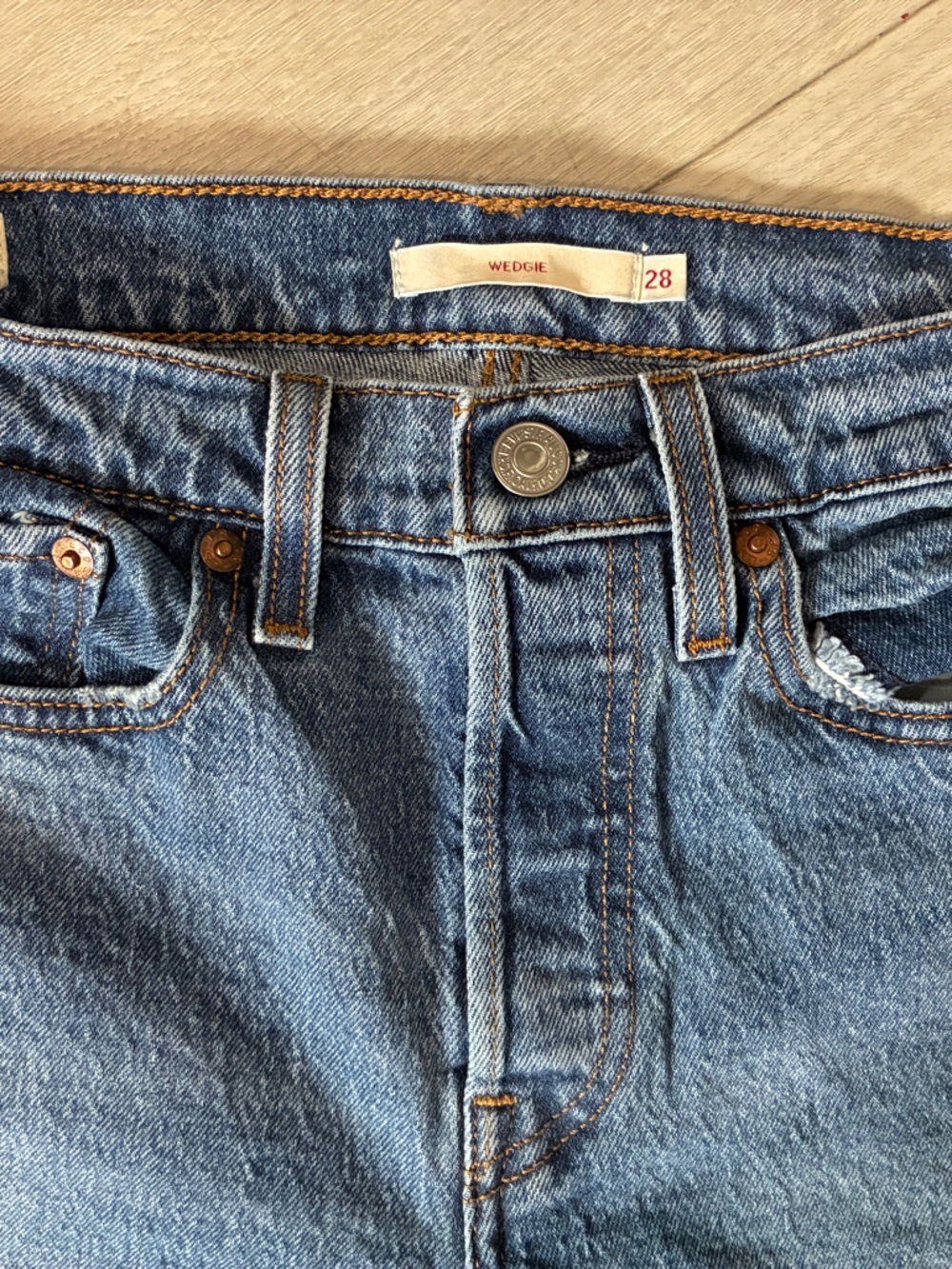Levi Wedgie High-Rise Jeans in Medium Blue - Women's